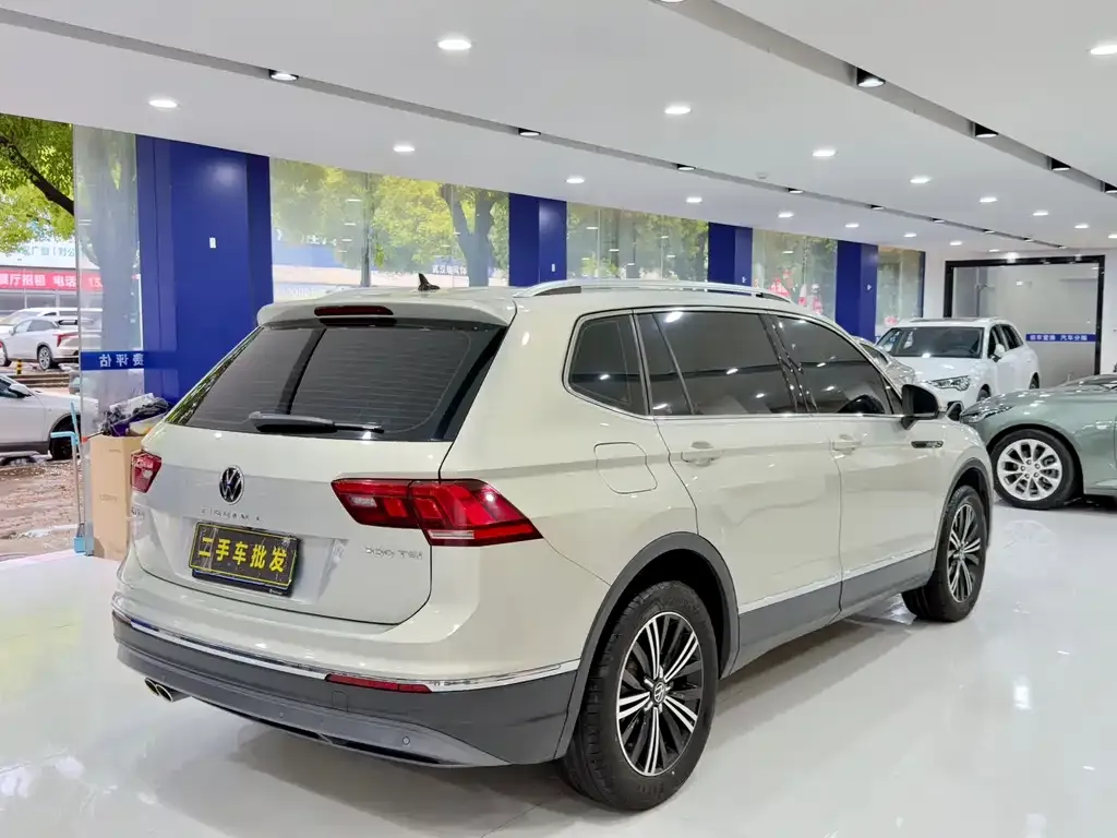Volkswagen Tiguan L — фото 4