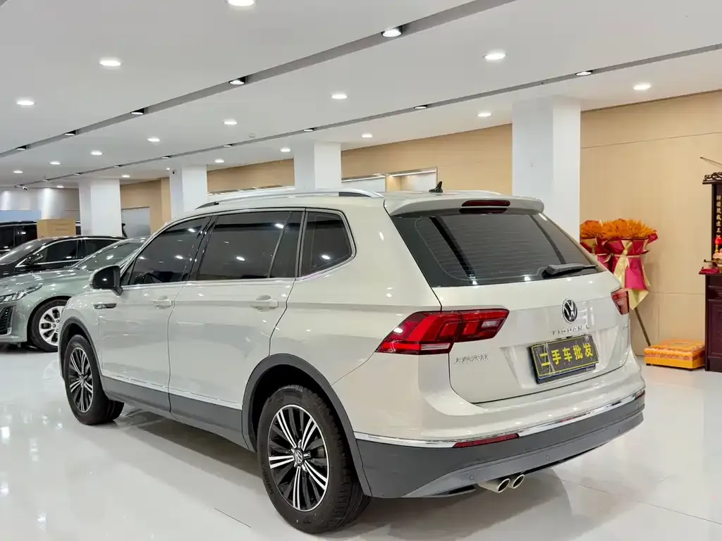 Volkswagen Tiguan L — фото 5