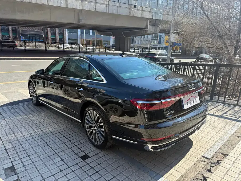 Audi A8 — фото 10