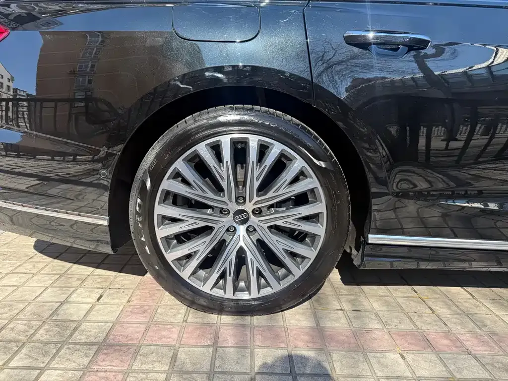 Audi A8 — фото 5