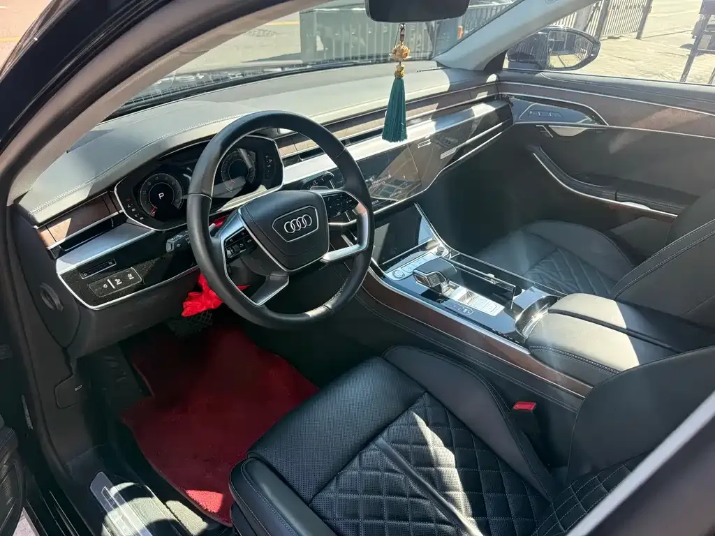 Audi A8 — фото 3
