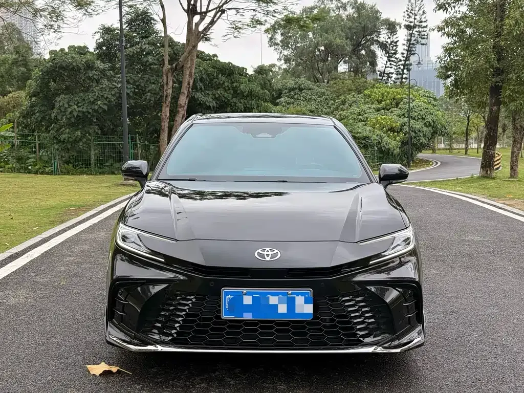 Toyota Camry — фото 9