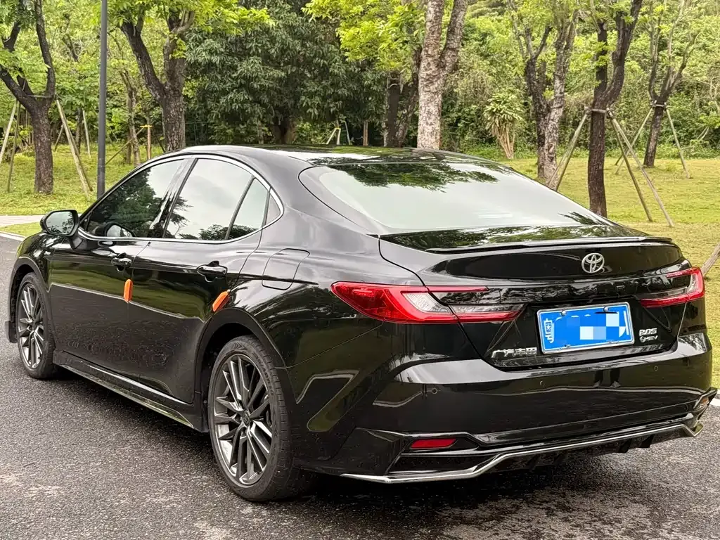Toyota Camry — фото 7