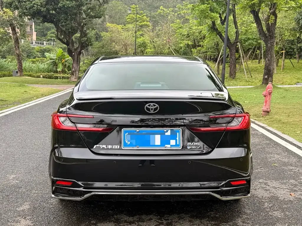 Toyota Camry — фото 5