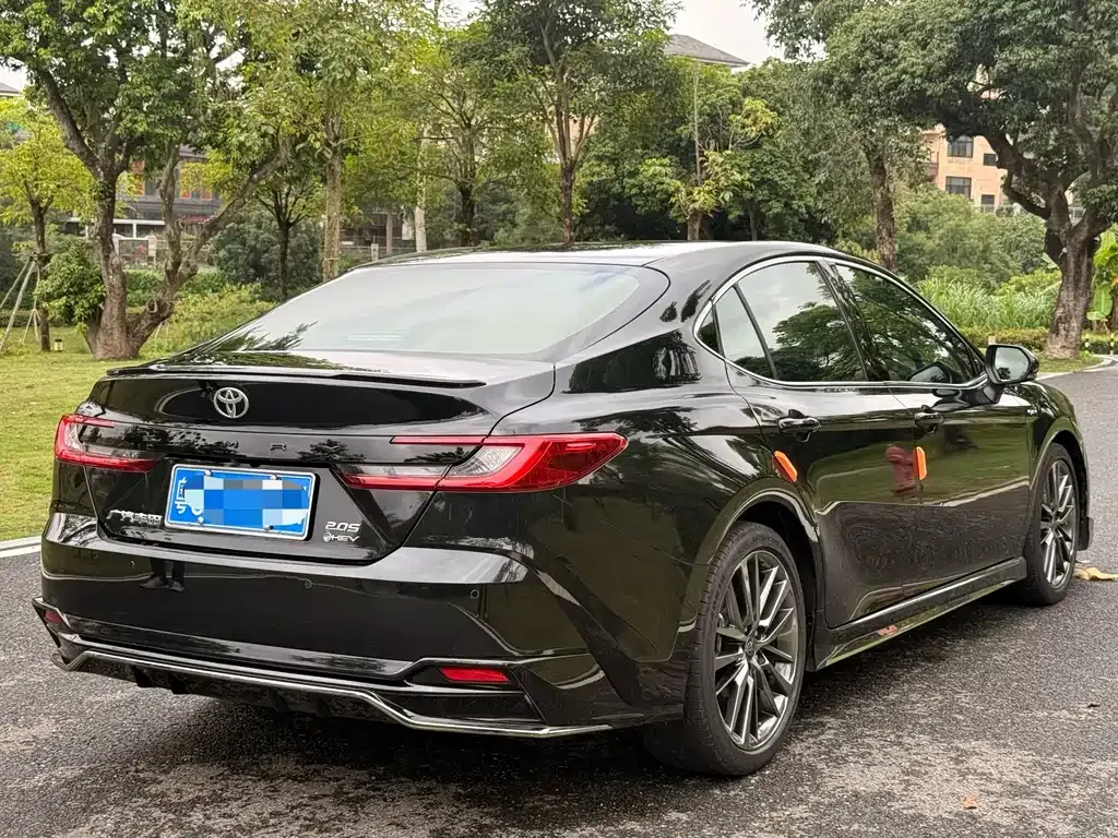Toyota Camry — фото 8