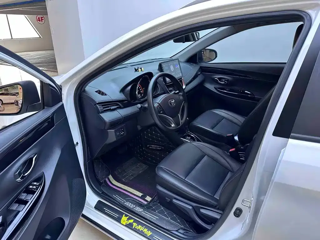 Toyota Yaris L — фото 7