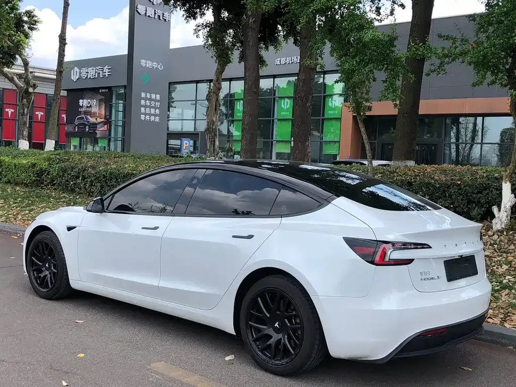 Tesla Model 3 — фото 9