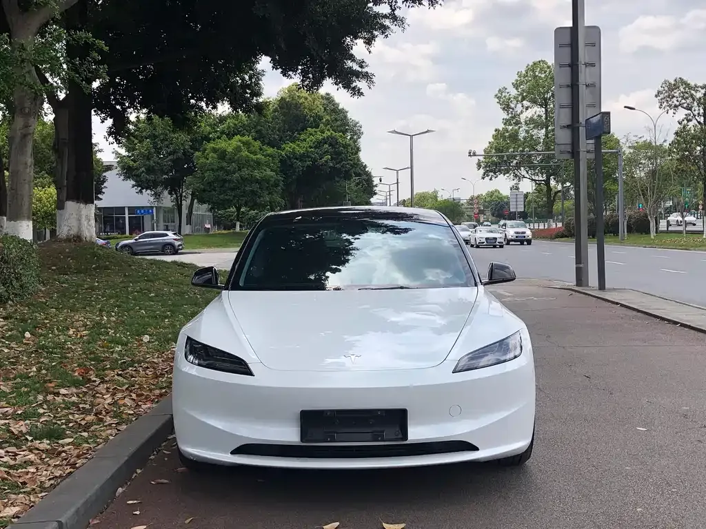 Tesla Model 3 — фото 8