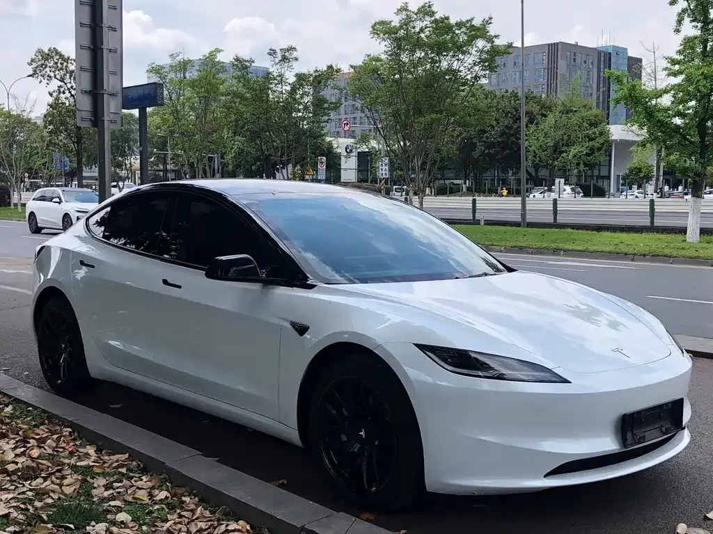Tesla Model 3 — фото 7