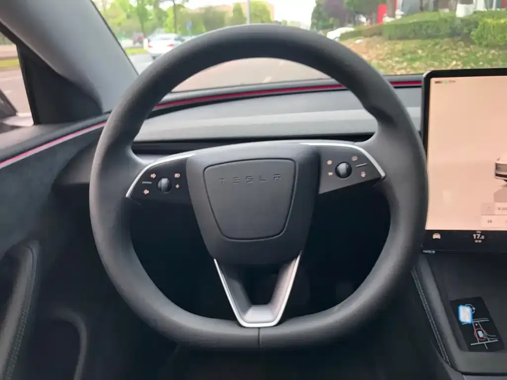 Tesla Model 3 — фото 2