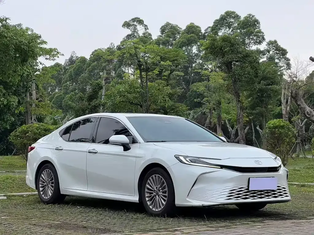 Toyota Camry — фото 10