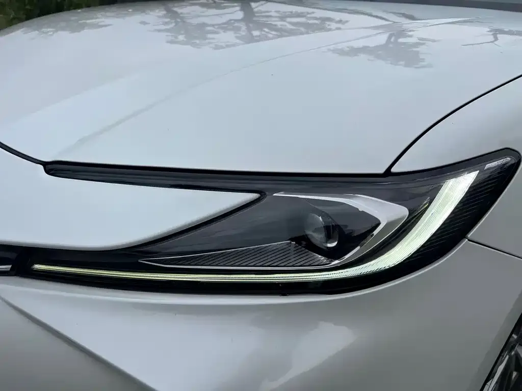 Toyota Camry — фото 3