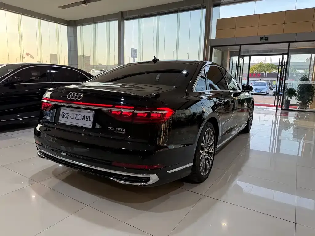 Audi A8 — фото 6