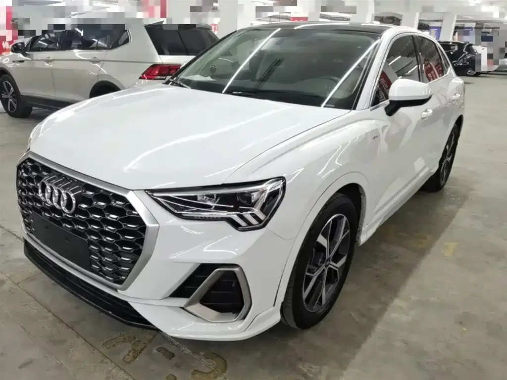 Audi Q3 Sportback — фото 1
