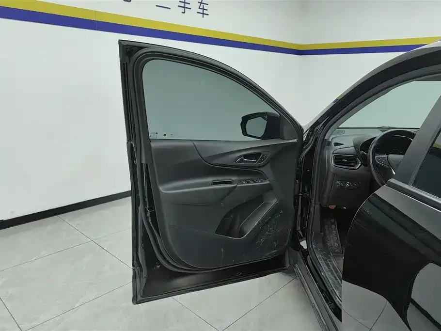 Chevrolet Equinox 2023 из CN, фото 2