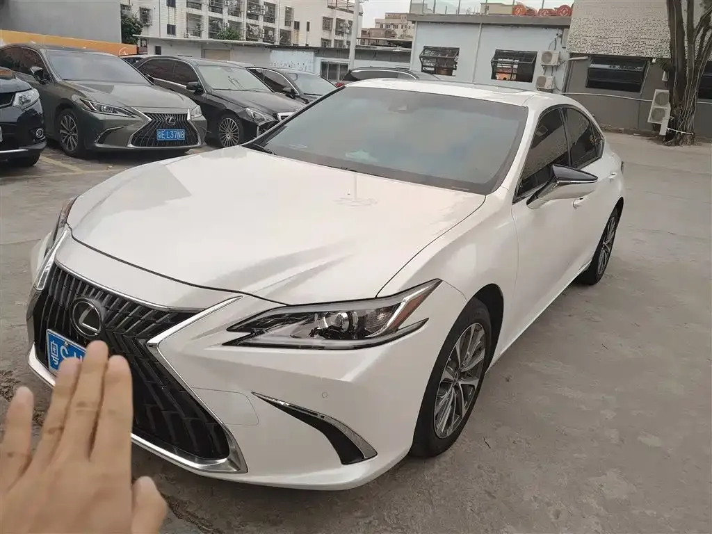 Lexus ES — фото 1