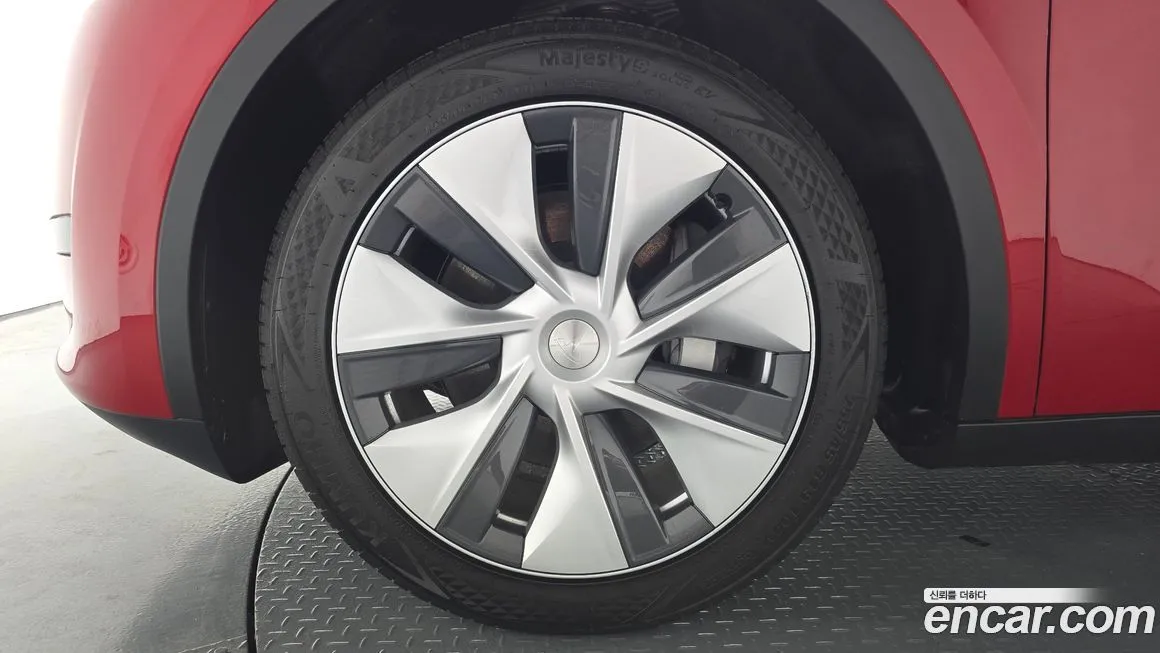 Tesla Model Y — фото 9