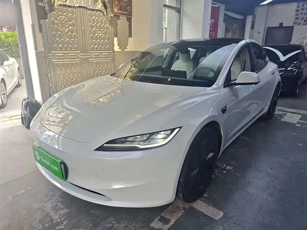 Tesla Model 3 — фото 1