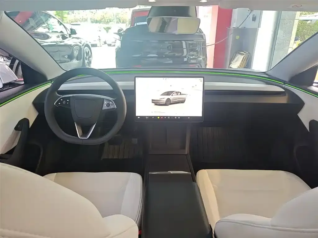 Tesla Model 3 — фото 6