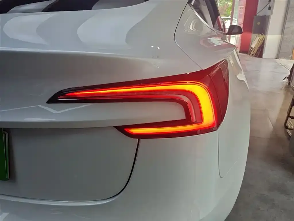 Tesla Model 3 — фото 2