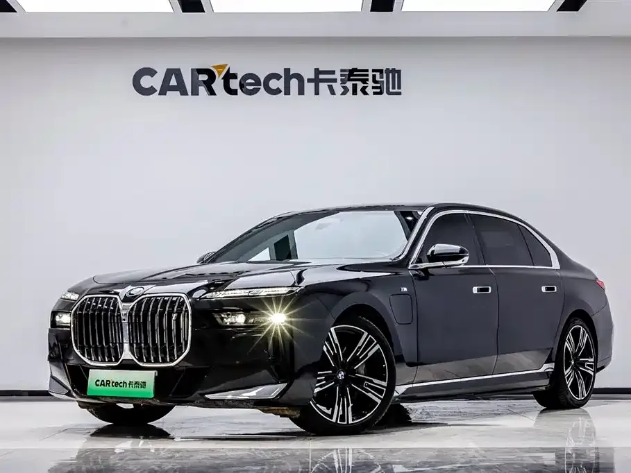 BMW i7
