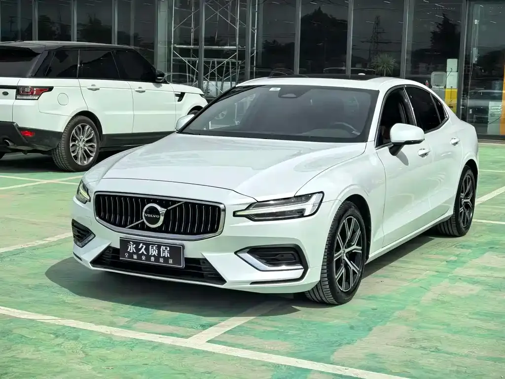 Volvo S60 — фото 1