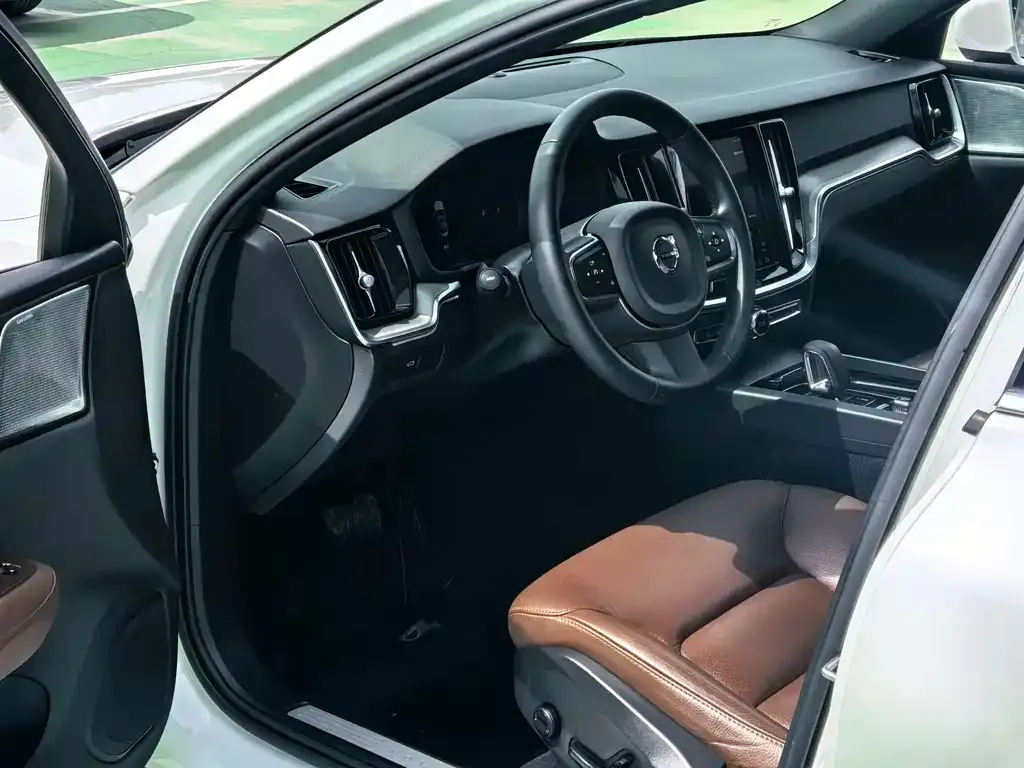 Volvo S60 — фото 4