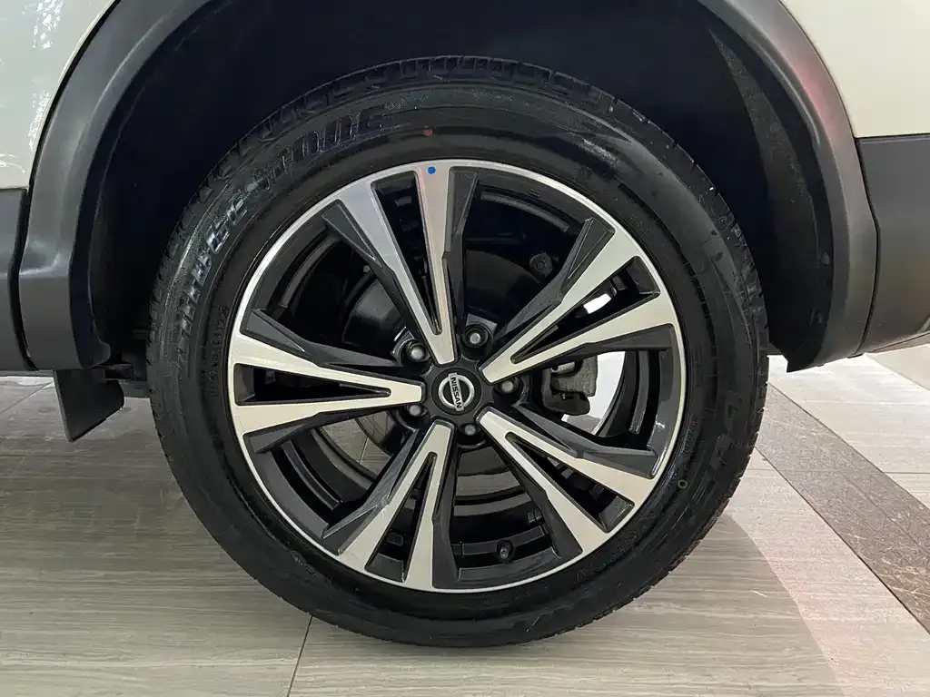 Nissan Qashqai — фото 9