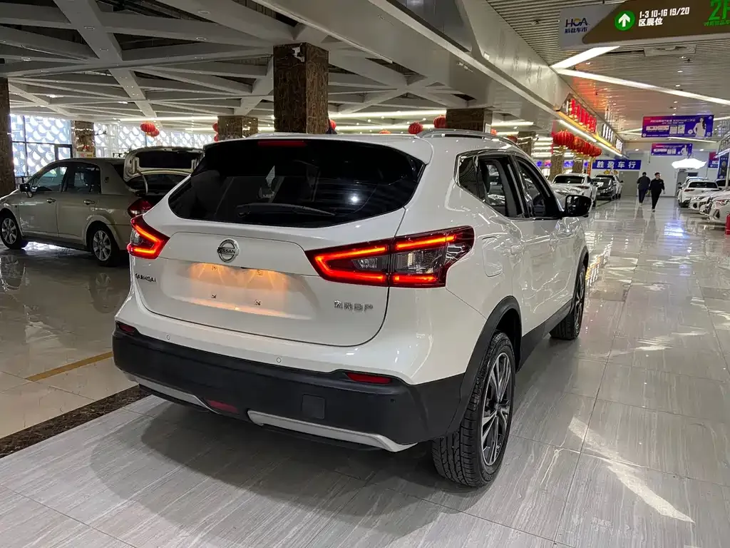 Nissan Qashqai — фото 7