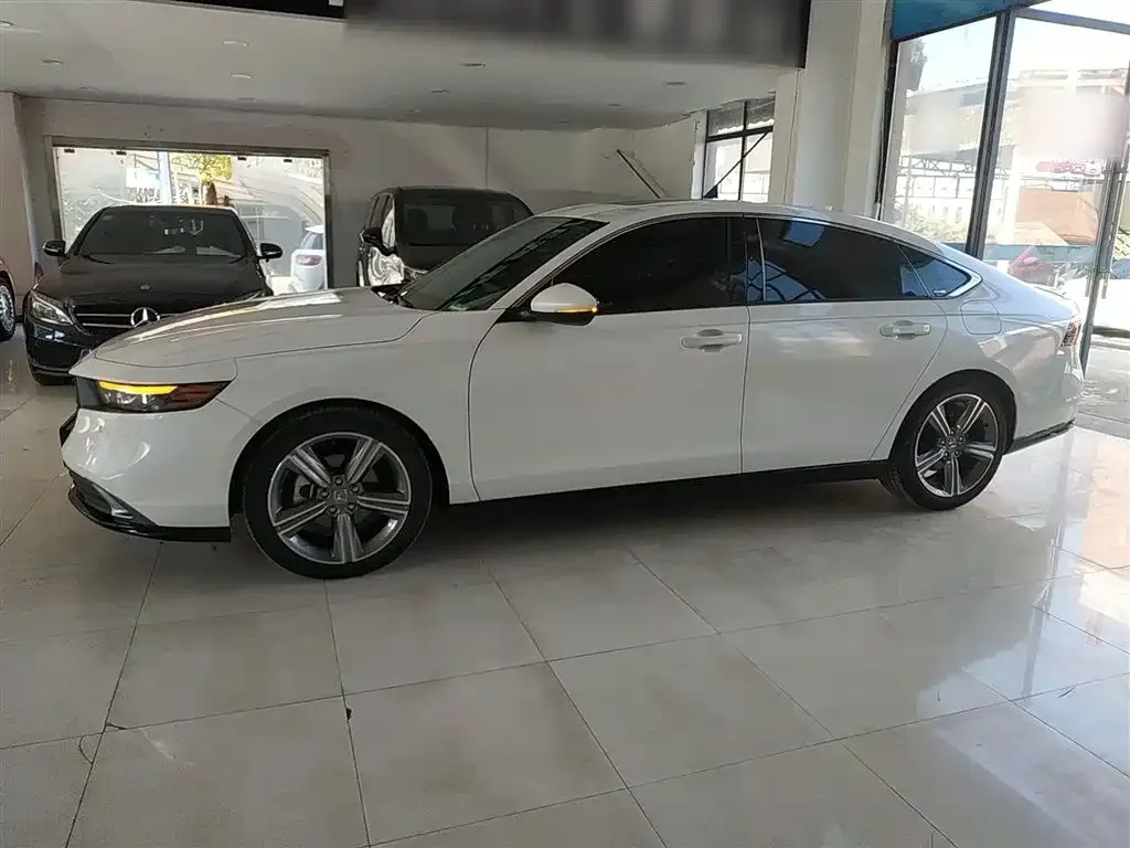 Honda Accord — фото 8