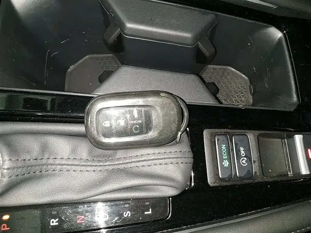 Honda Accord — фото 10