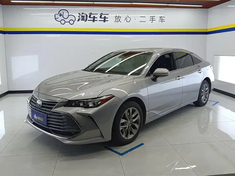 Toyota Avalon — фото 1