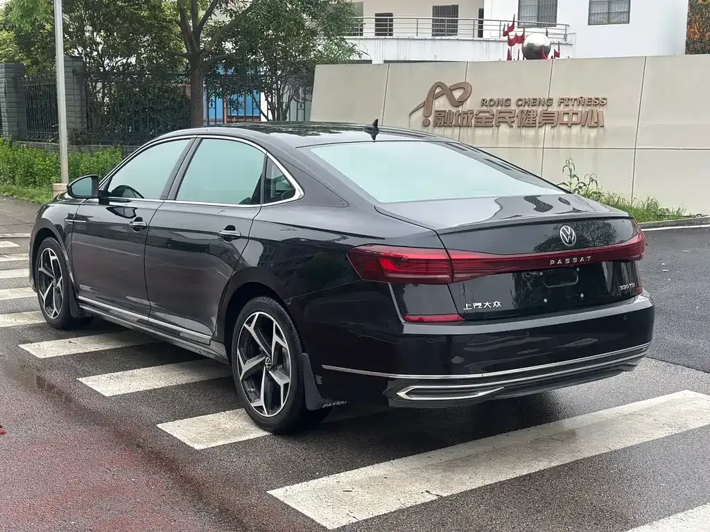 Volkswagen Passat — фото 9