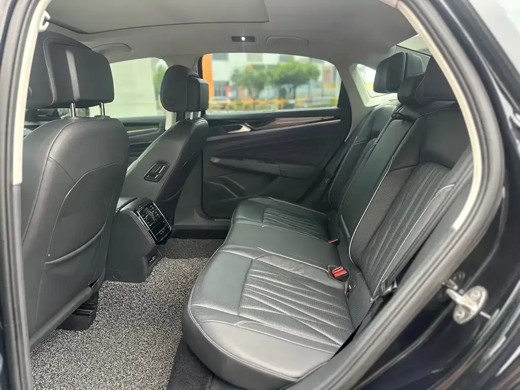 Volkswagen Passat — фото 7