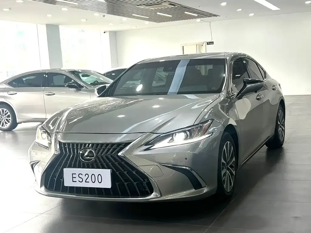 Lexus ES — фото 1