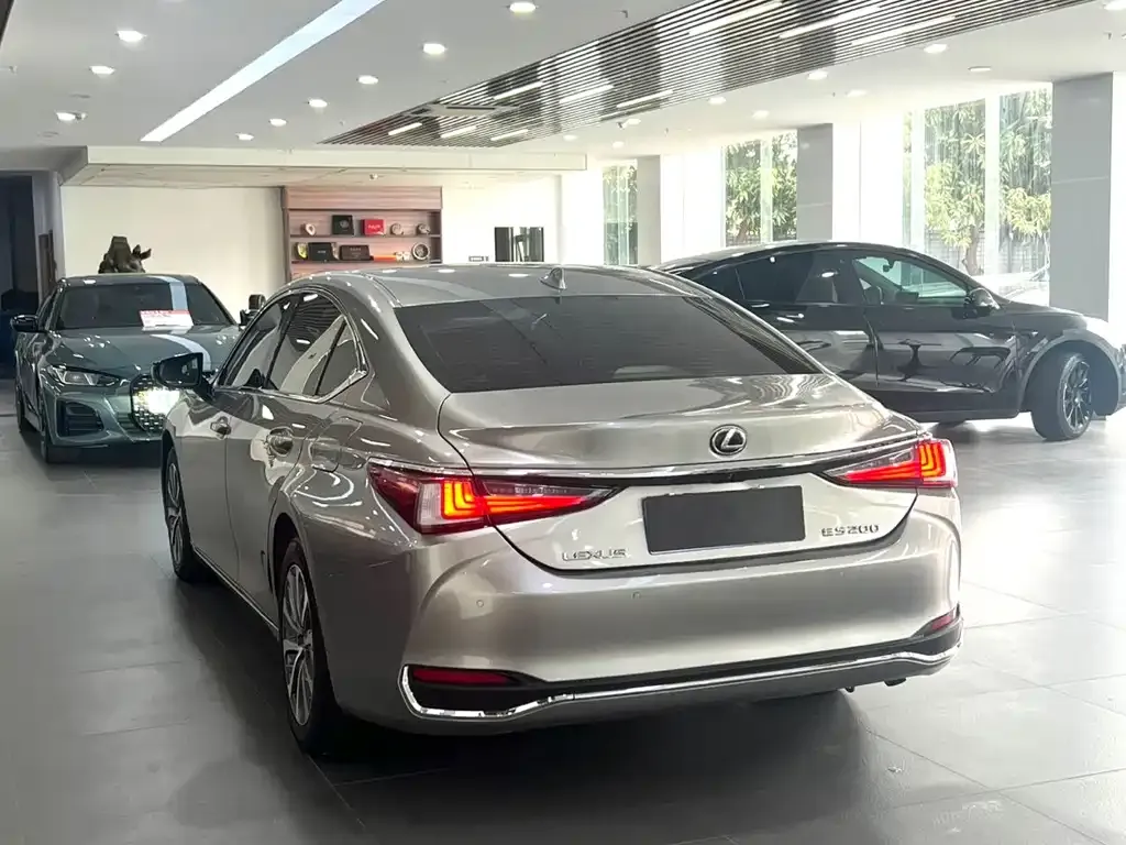 Lexus ES — фото 8
