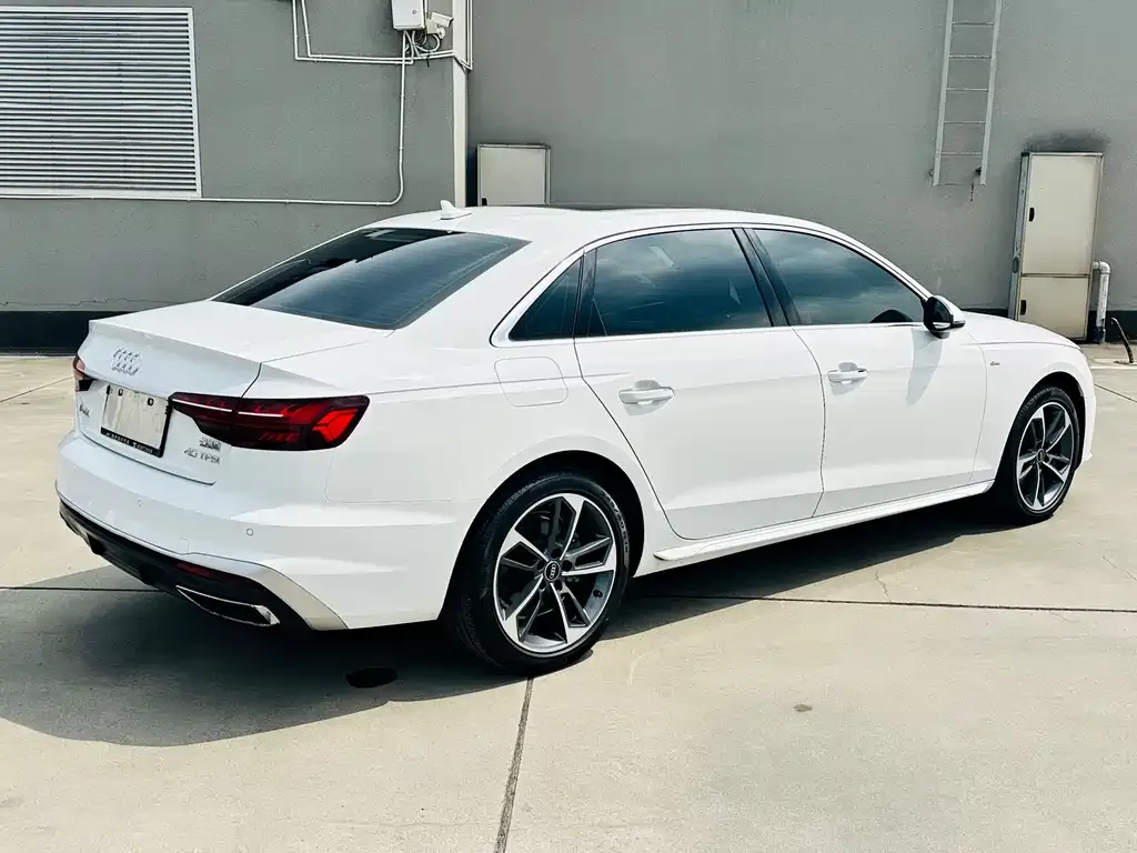 Audi A4L — фото 2