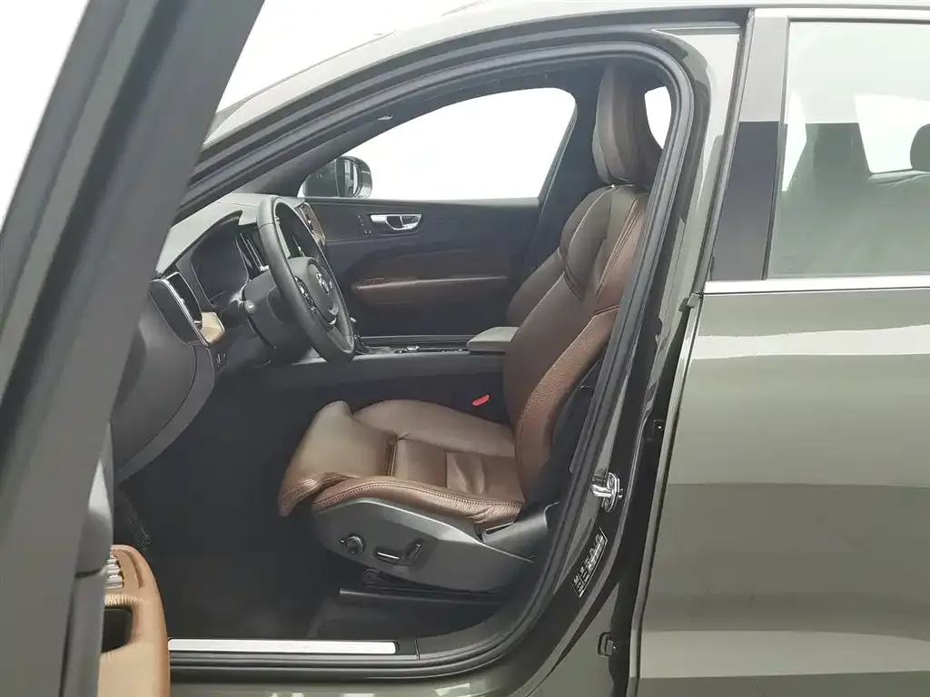 Volvo XC60 2021 из CN, фото 6