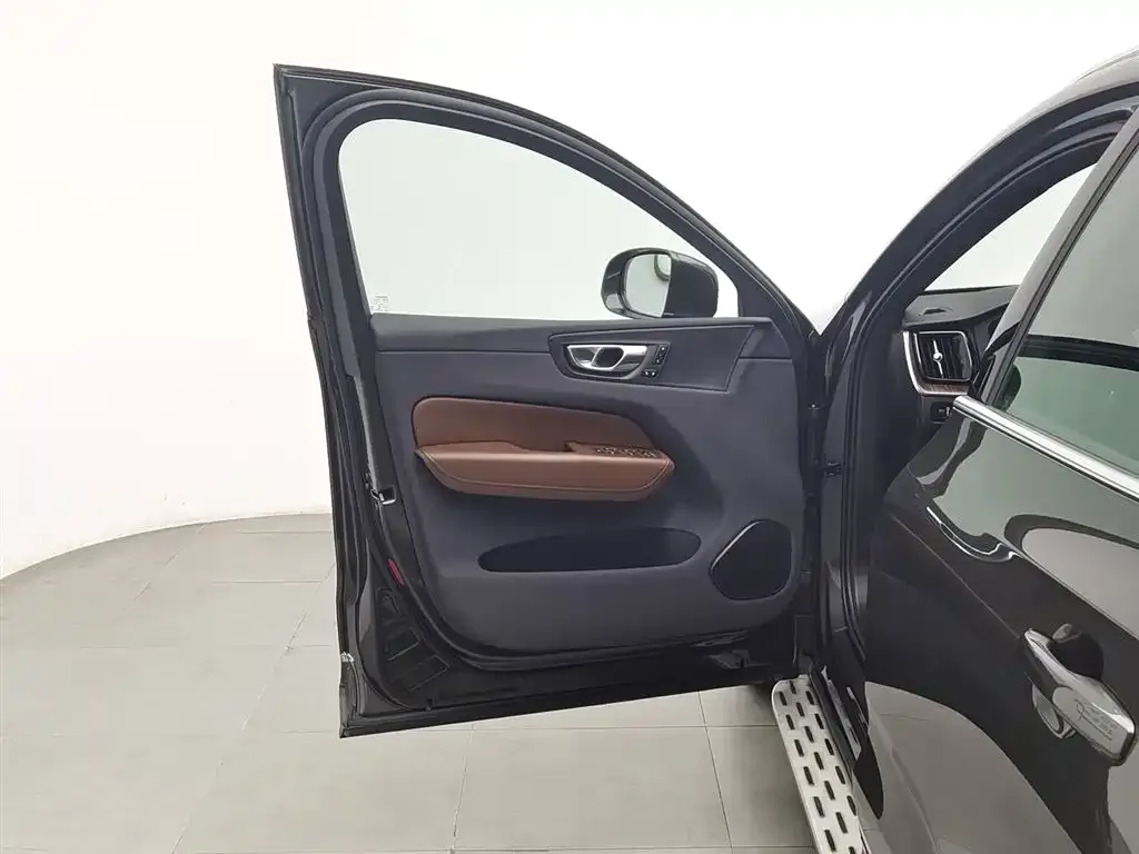 Volvo XC60 2021 из CN, фото 8
