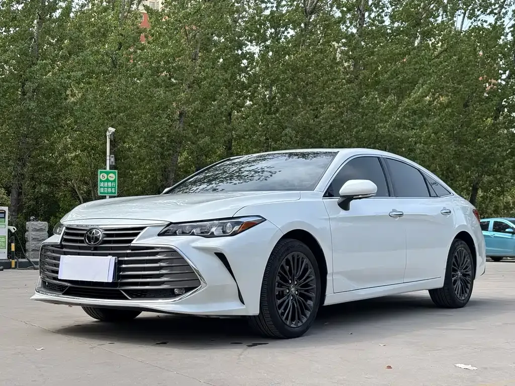 Toyota Avalon — фото 1