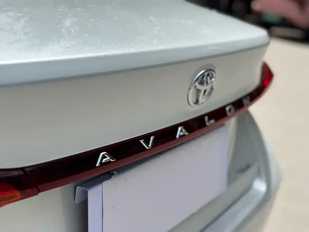 Toyota Avalon — фото 2