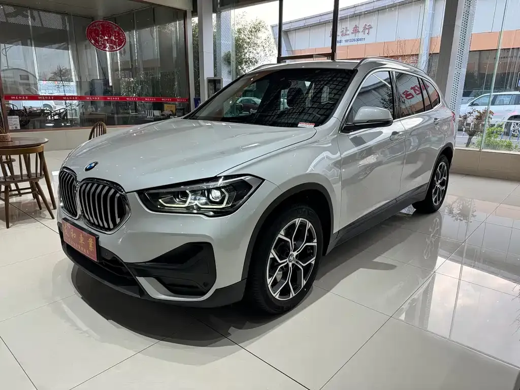 BMW X1 — фото 1