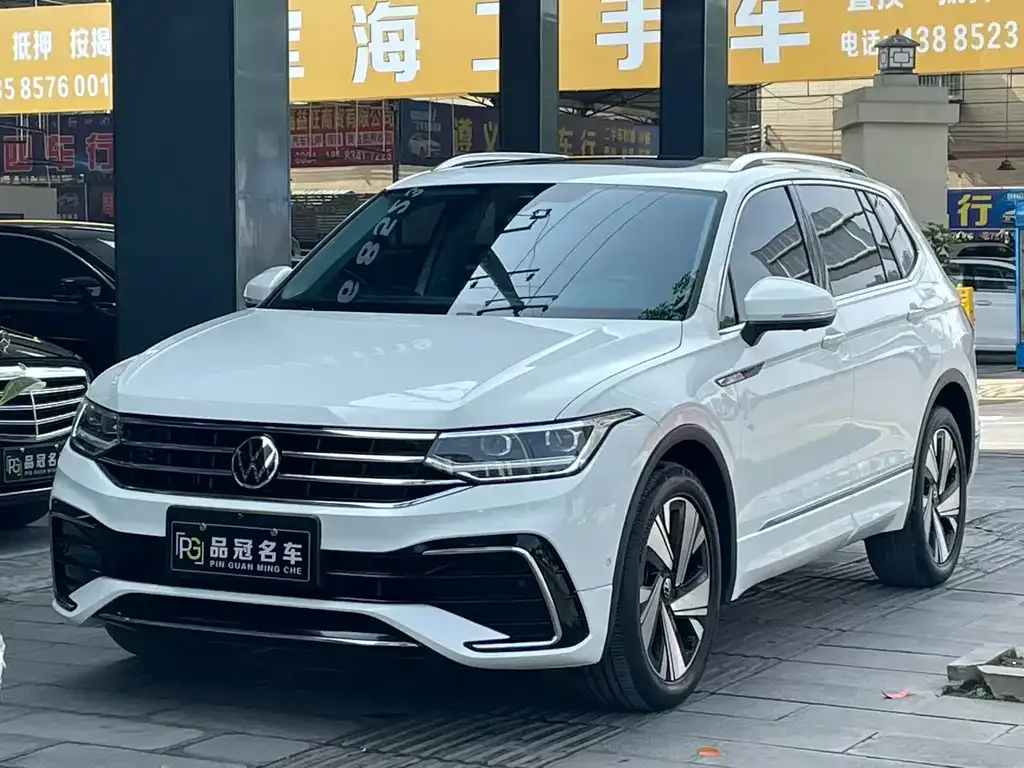 Volkswagen Tiguan L — фото 1