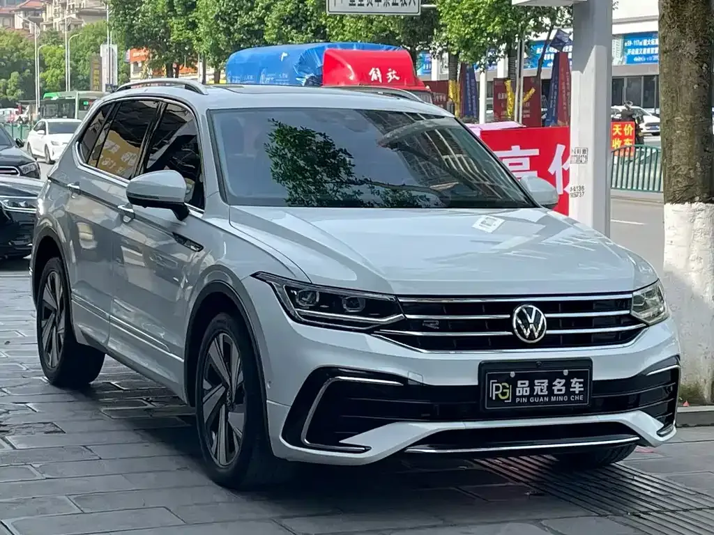 Volkswagen Tiguan L — фото 6