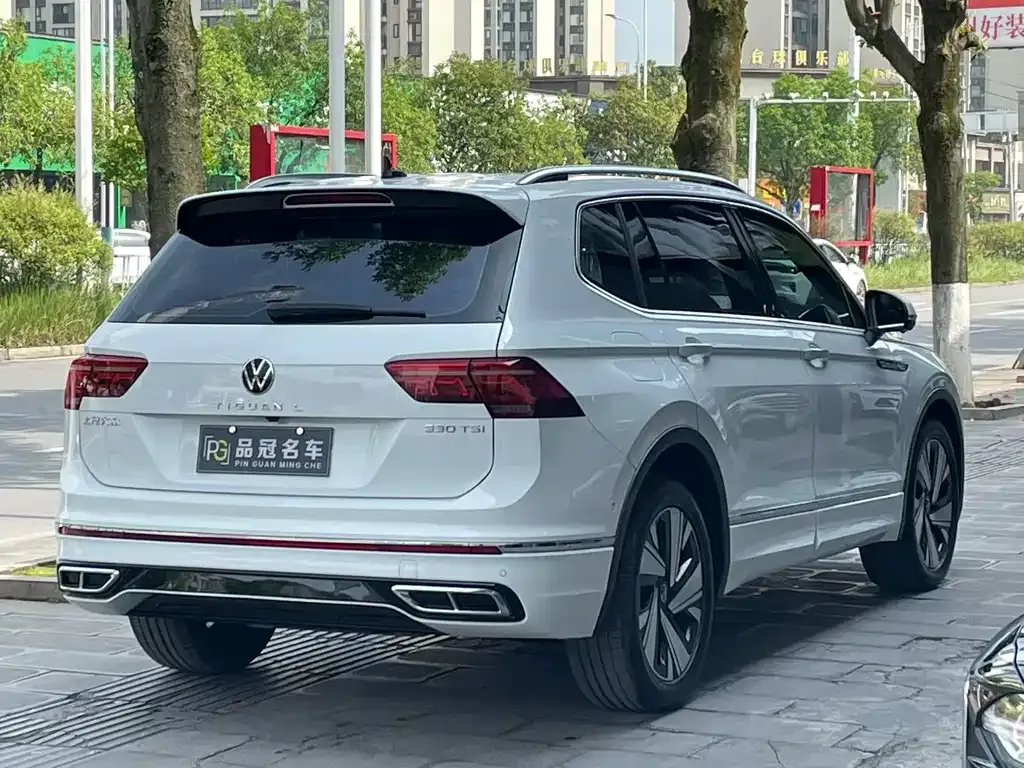 Volkswagen Tiguan L — фото 9