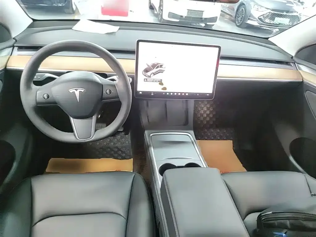 Tesla Model Y — фото 2