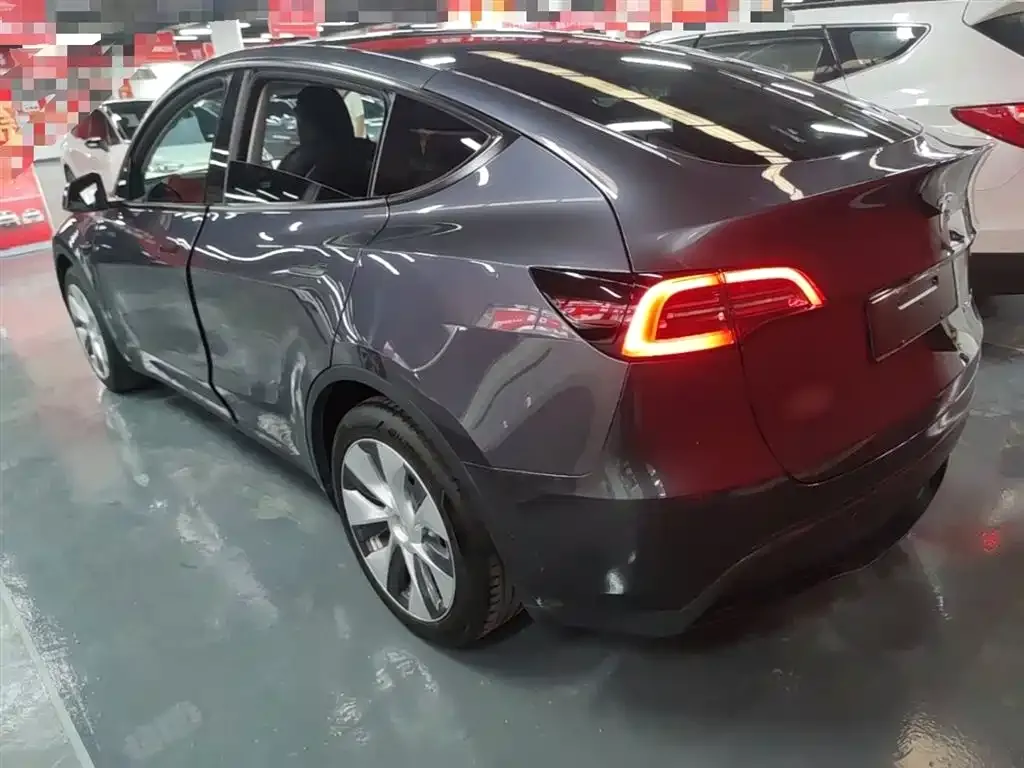 Tesla Model Y — фото 9