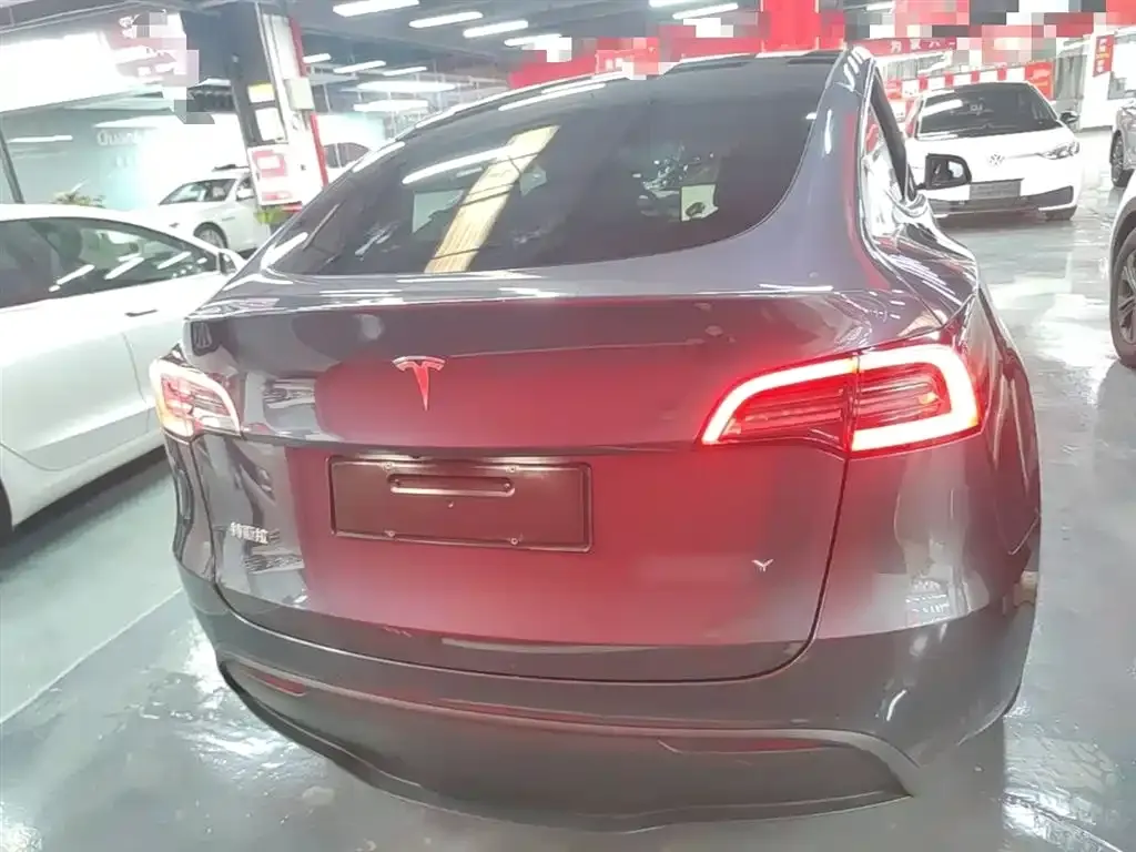 Tesla Model Y — фото 5