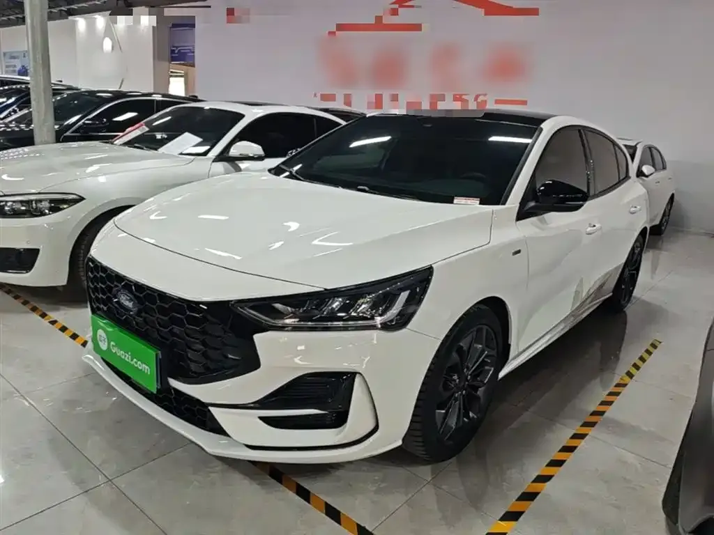 Ford Focus 2023 из CN, фото 6