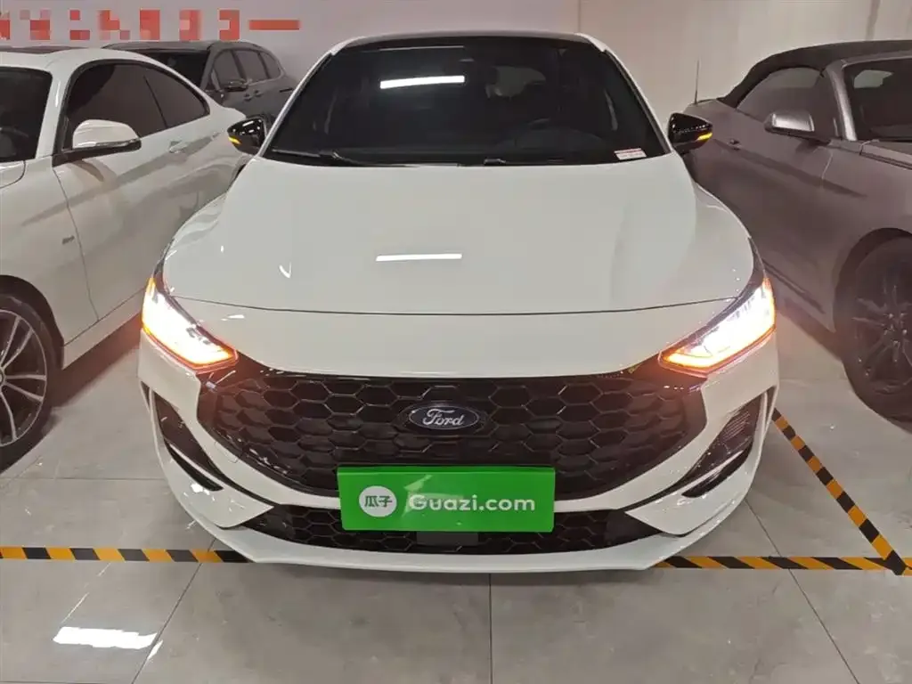 Ford Focus 2023 из CN, фото 4